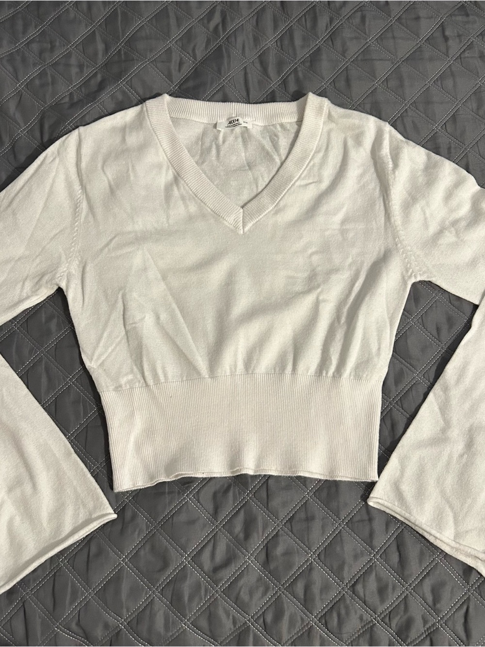Ardene White V-Neck Cropped Ribbed Sweater - Long Sleeve